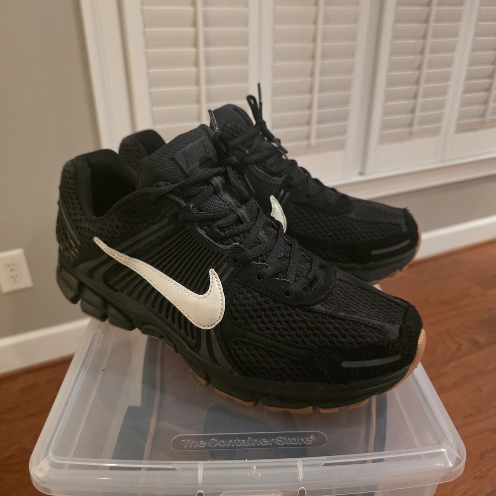 Nike Vomero 5 Black and White
